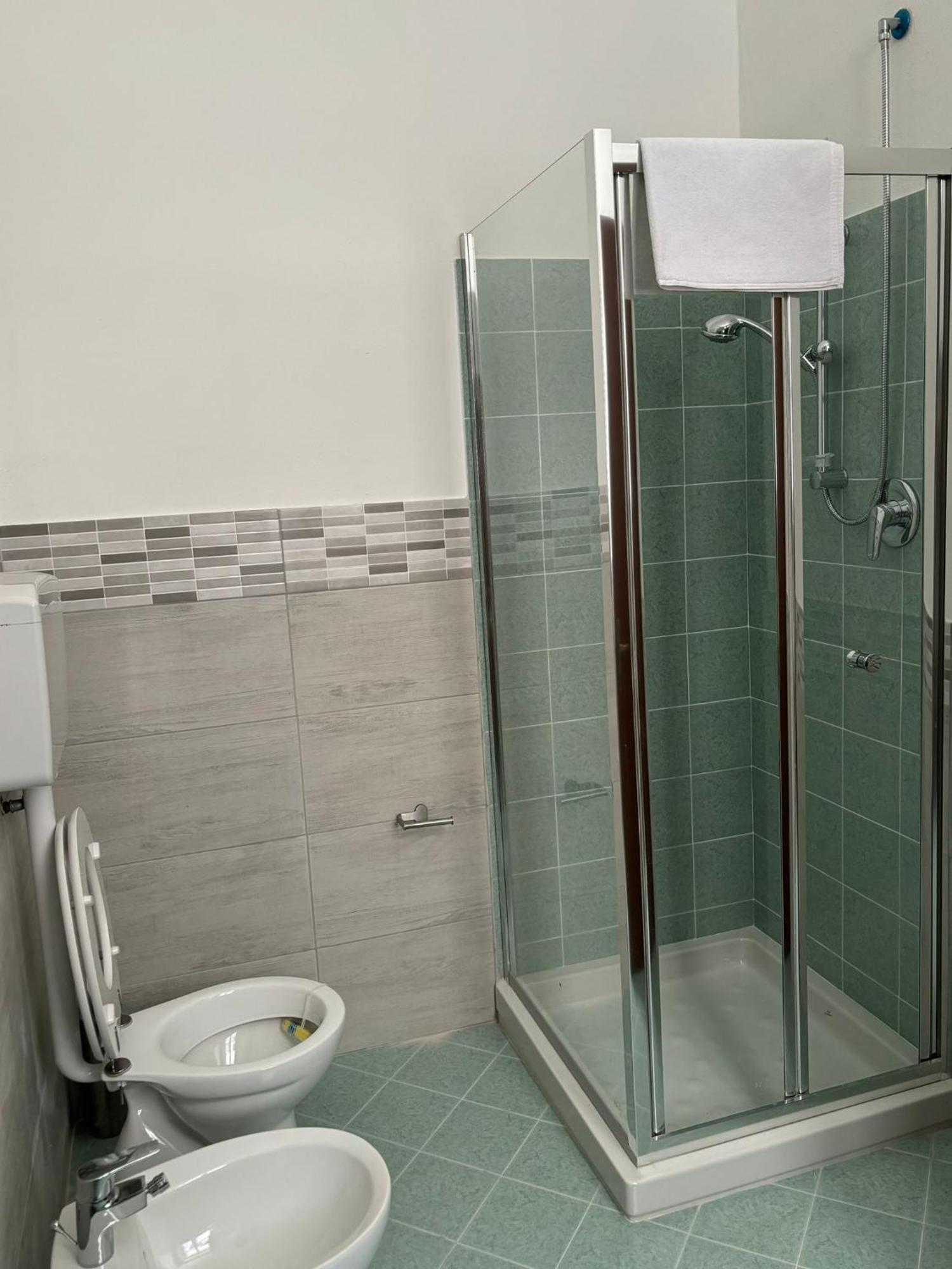 Fiore Apartments Фьоренцуола-д'Арда Экстерьер фото